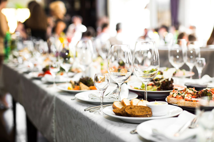 8 Great Catering Ideas for Your Wedding